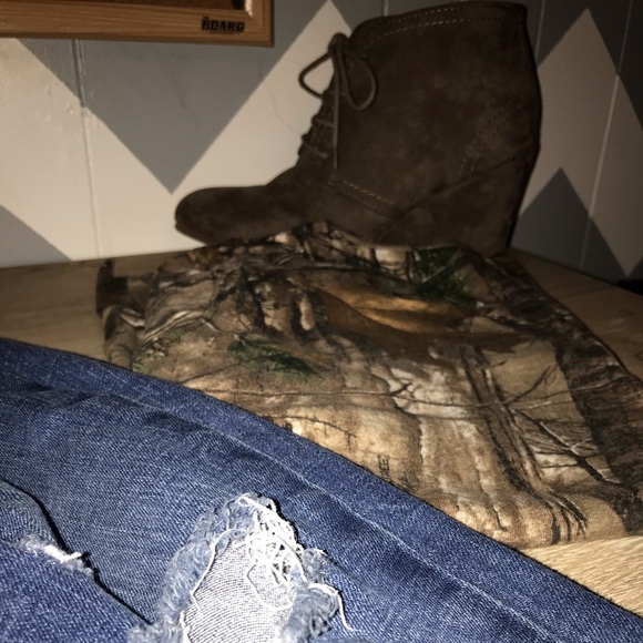 Ladies Hunt Gear Camo Shirt - Picture 3 of 8